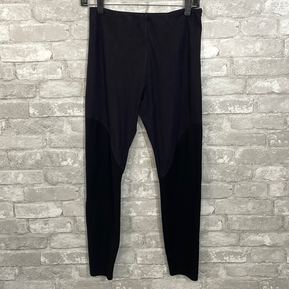 Lysse Faux Suede Mixed Media
Ponte Leggings